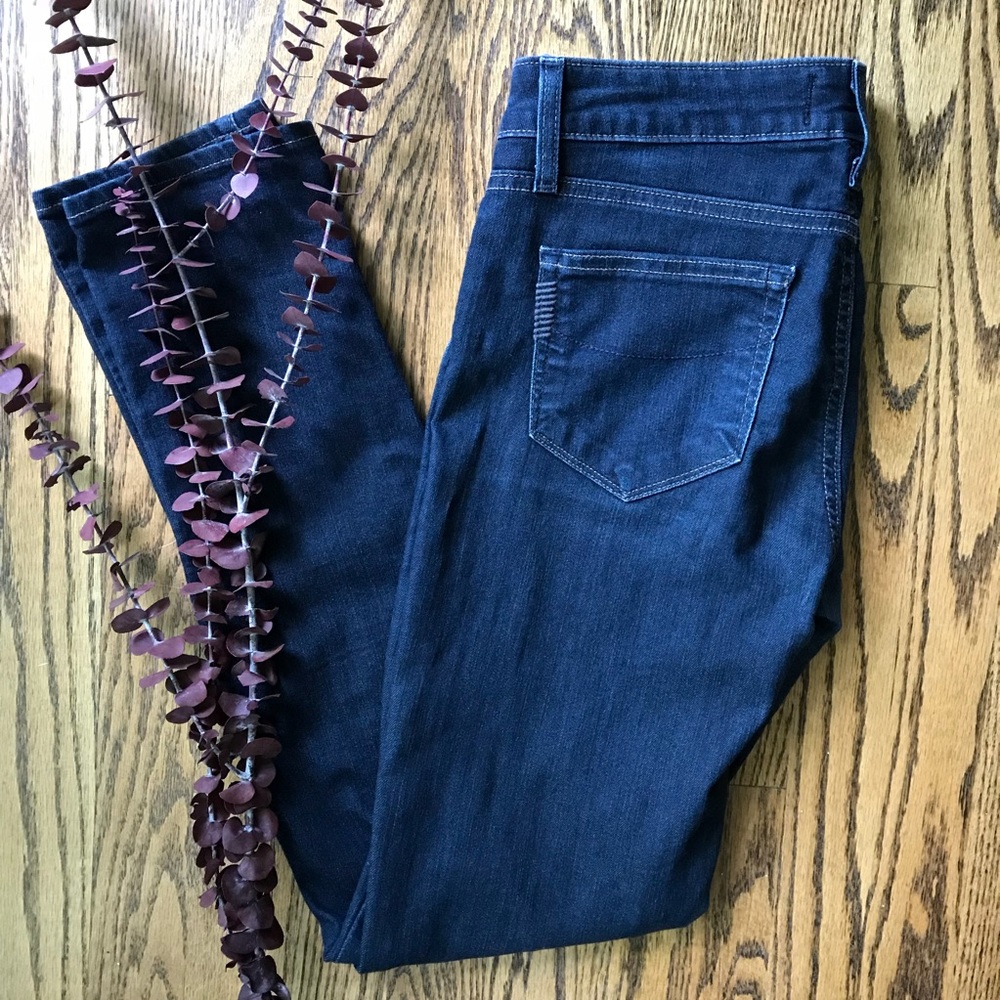 Paige Skyline Skinny in Dark Wash